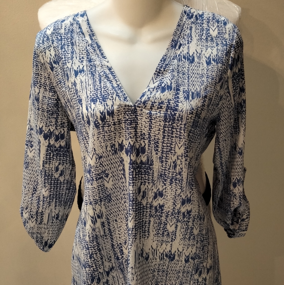 Caramela Blue /White Flowy Top Size S-M Women's Blouse V Neck